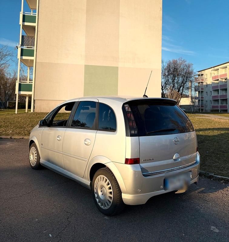 Gebraucht Opel Meriva 105 PS (77 kW) 2010 Silber Van / Kleinbus