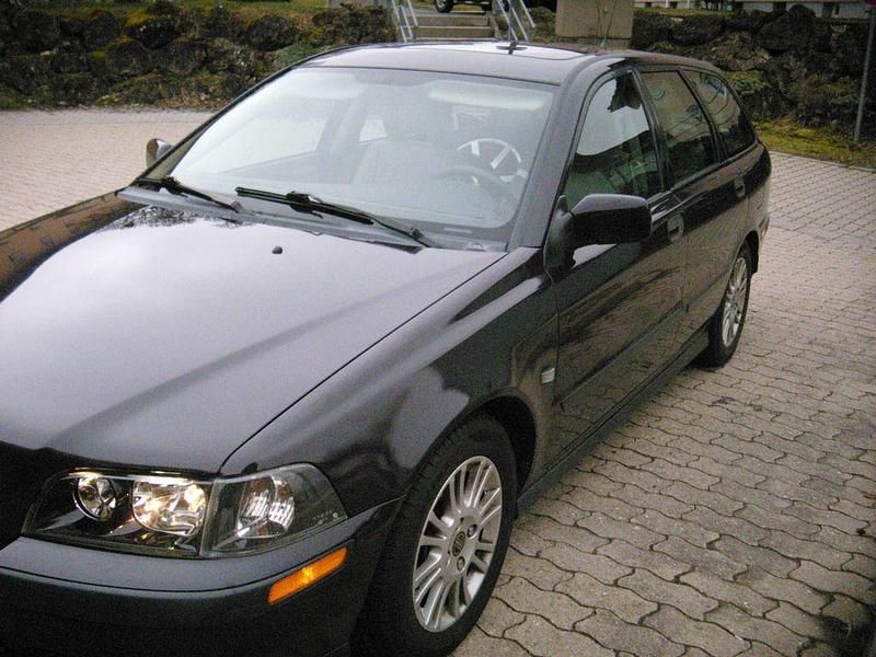 Gebraucht Volvo V40 136 PS (100 kW) 2002 Violet Kombi