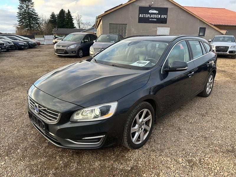 Gebraucht Volvo V60 Momentum 215 PS (158 kW) 2014 Grau Kombi
