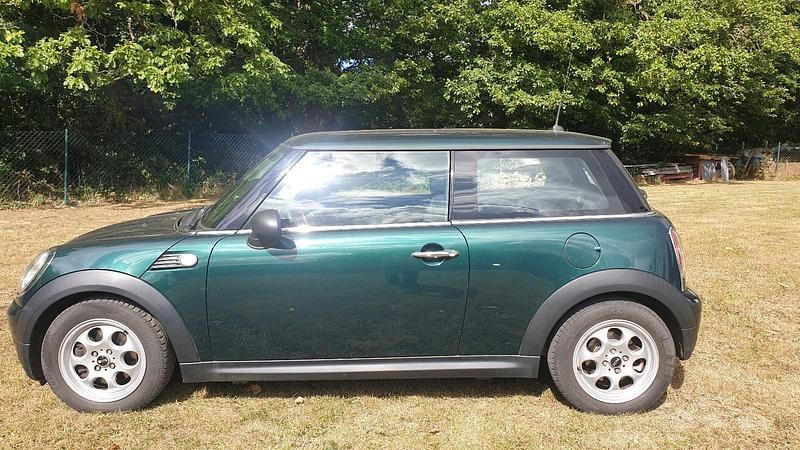 Grün Gebraucht 2010 Mini ONE Kleinwagen | 4.399 € - Bild 1/4