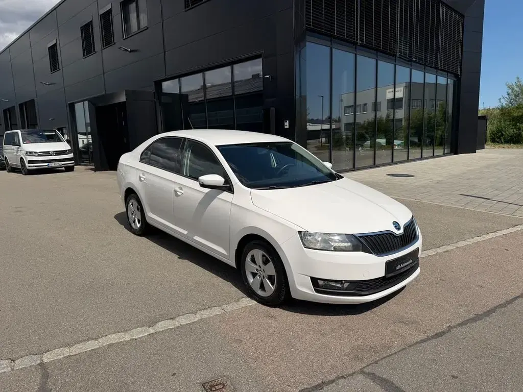 Gebraucht Skoda Rapid Ambition 95 PS (69 kW) 2019 Weiß Kleinwagen