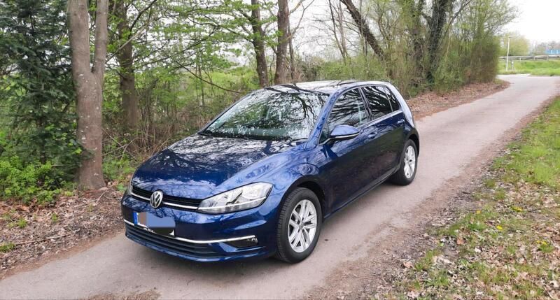 Blau Gebraucht 2017 VW Golf VII Limousine | 11.500 € - Bild 1/4