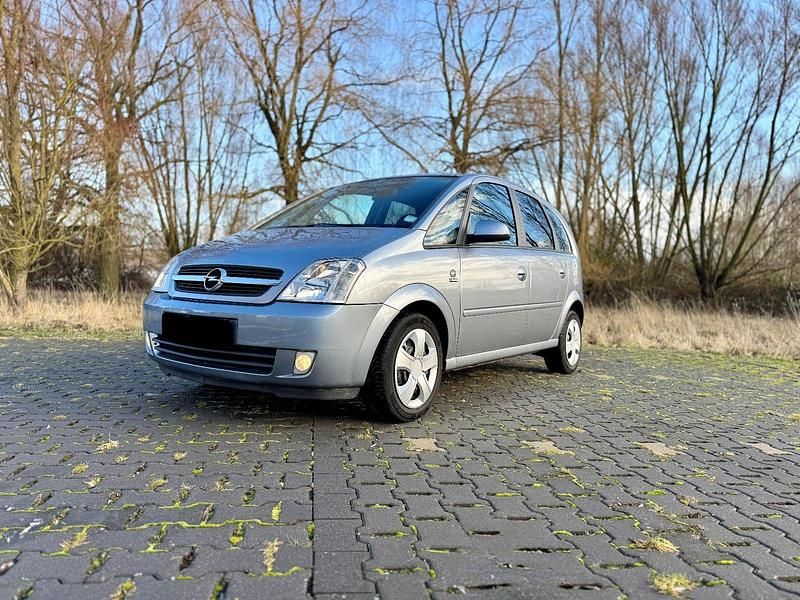 Silber Gebraucht 2004 Opel Meriva Van / Kleinbus | 3.500 € (Etwas zu teuer) - Bild 1/4