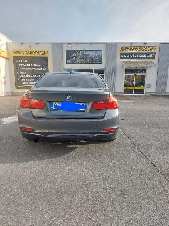 Gebraucht BMW 316 Sport Line 136 PS (100 kW) 2013 Grau Limousine
