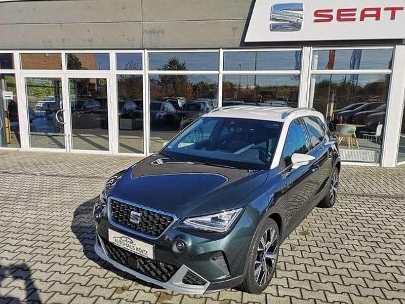 Dark camouflage /weiß Gebraucht 2021 Seat Arona Xperience SUV | 15.990 € (Guter Preis) - Bild 1/4