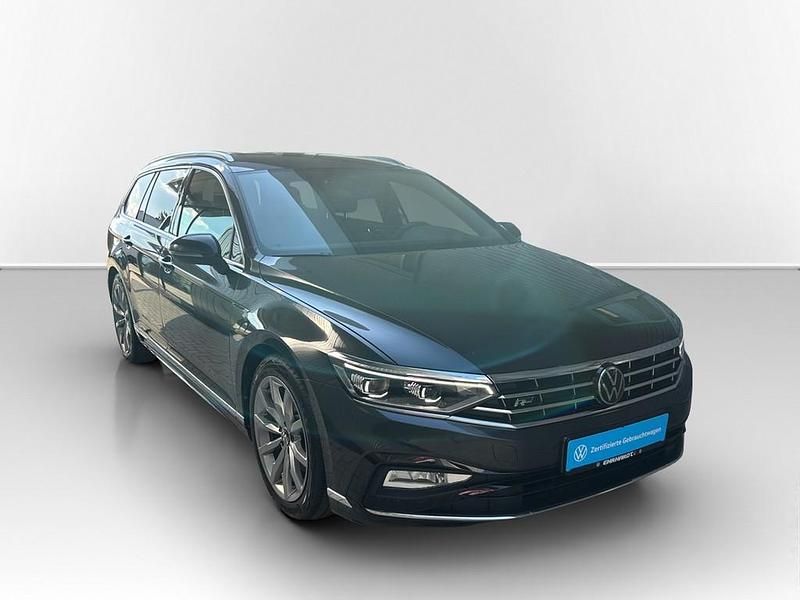 Gebraucht VW Passat Elegance 150 PS (110 kW) 2023 Grau Kombi