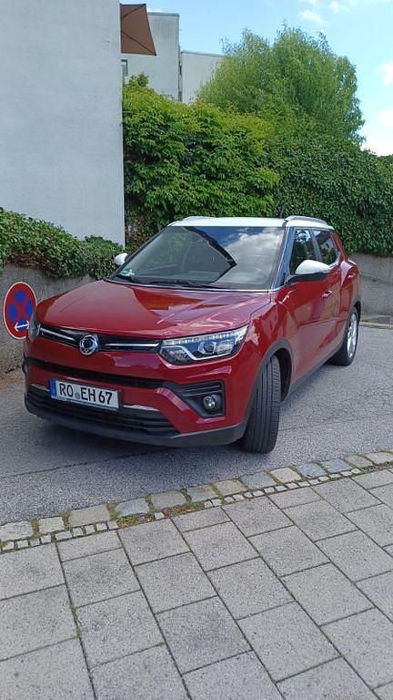 Rot Gebraucht 2020 Ssangyong Tivoli SUV | 15.200 € (Fairer Preis) - Bild 1/4
