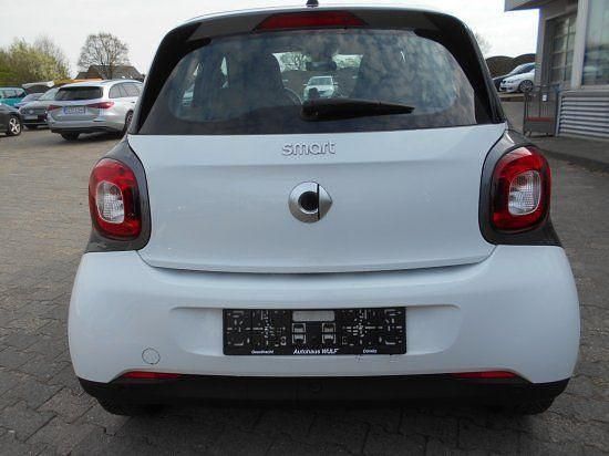 Używany Smart ForFour Passion 90 KM (66 kW) 2019 Biały Hatchback