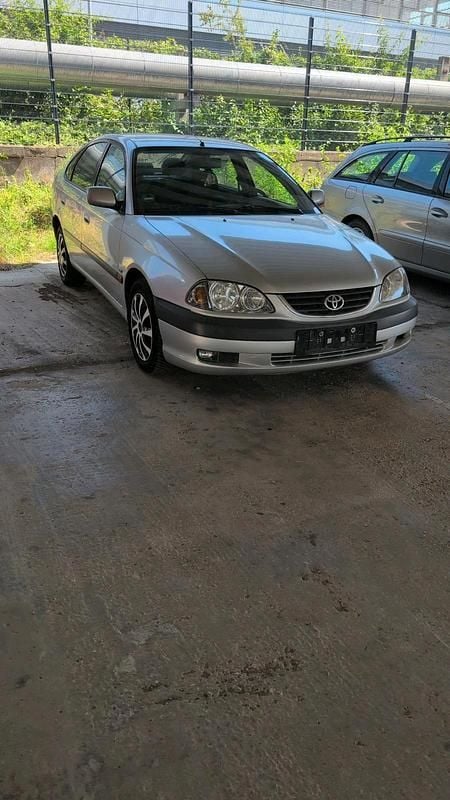 Silber Gebraucht 2002 Toyota Avensis Limousine | 2.500 € (Fairer Preis) - Bild 1/4