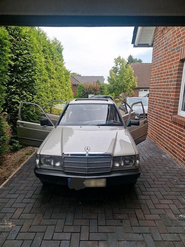 Second-hand Mercedes 190 72 CP (52 kW) 1987 Andere farben Berlinǎ