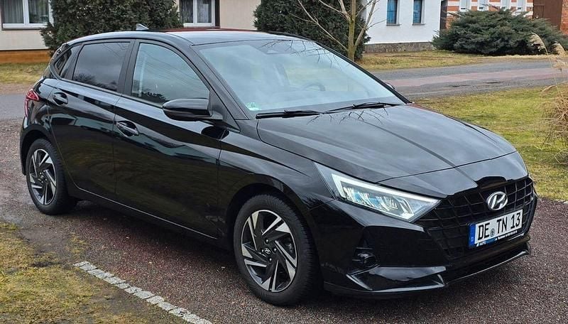 Gebraucht Hyundai i20 Comfort 84 PS (61 kW) 2021 Schwarz Kleinwagen