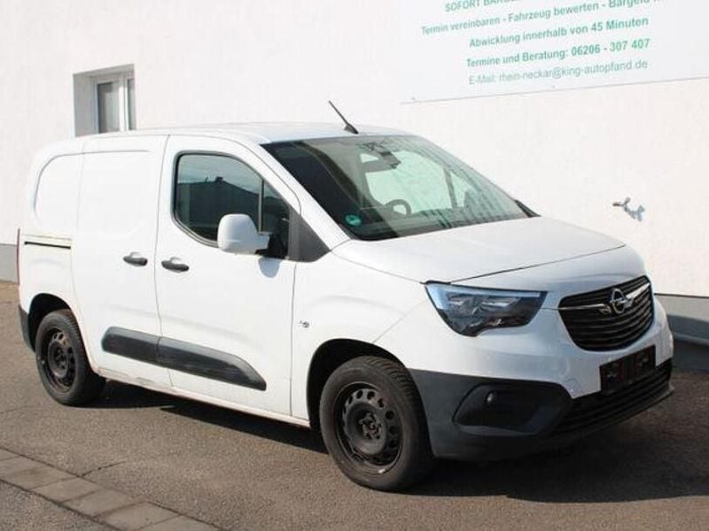 Używany Opel Combo Edition 102 KM (75 kW) 2019 Biały Minivan