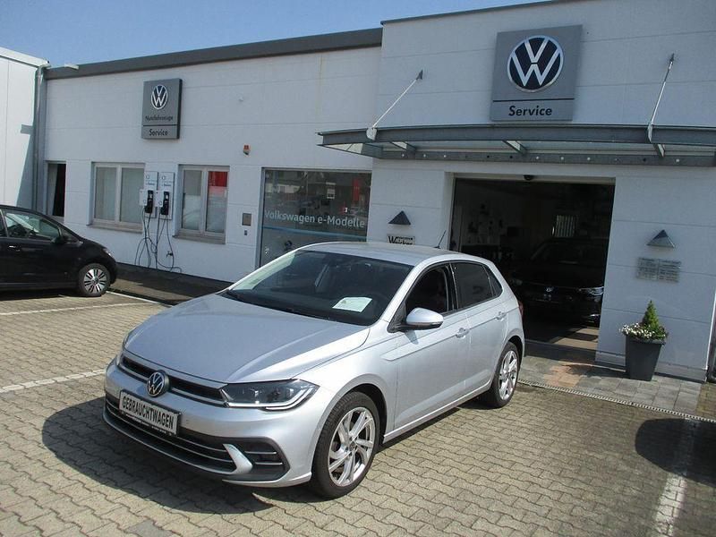 Silber Gebraucht 2022 VW Polo Style SUV | 19.990 € (Fairer Preis) - Bild 1/4