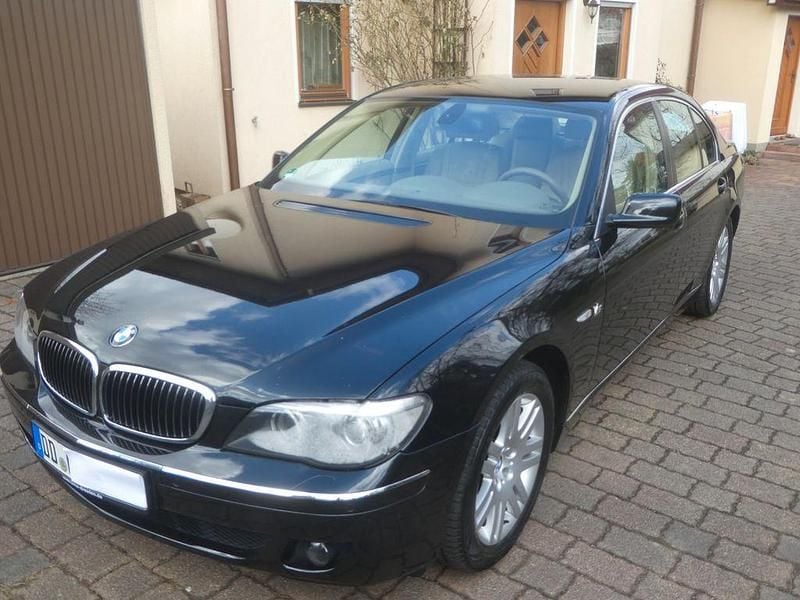 Gebraucht BMW 740 306 PS (225 kW) 2006 Schwarz Limousine