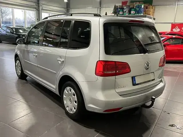 Gebraucht VW Touran 105 PS (77 kW) 2011 Silber Van / Kleinbus