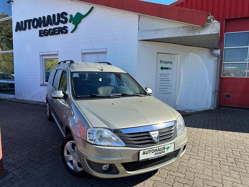 Grau Gebraucht 2011 Dacia Logan MCV Lauréate Kombi | 4.990 € (Teuer) - Bild 1/4