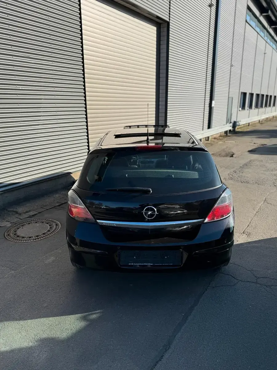 Gebraucht Opel Astra Edition 90 PS (66 kW) 2009 Schwarz Limousine