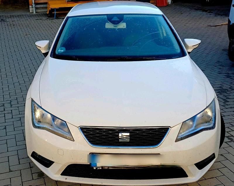 Weiß Gebraucht 2014 Seat Leon Limousine | 4.500 € (Guter Preis) - Bild 1/4