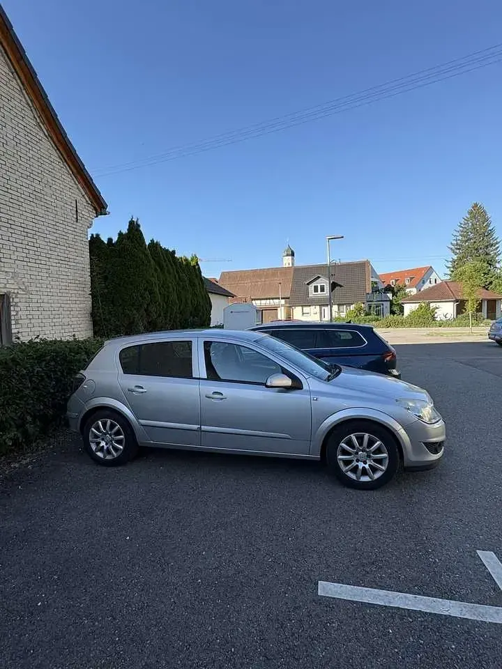 Gebraucht Opel Astra 101 PS (74 kW) 2007 Limousine