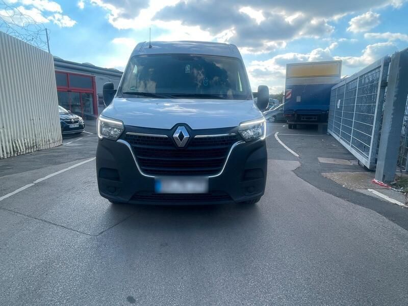 Weiß Gebraucht 2023 Renault Master Van | 20.540 € - Bild 1/4