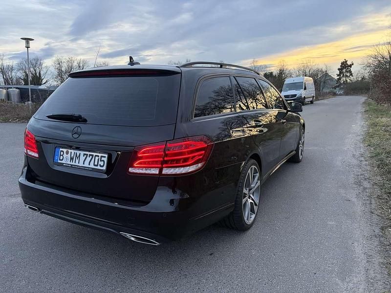 Second-hand Mercedes E250 204 CP (150 kW) 2013 Negru Break