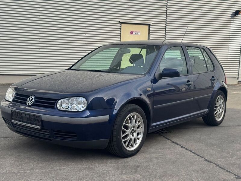 Blau Gebraucht 2001 VW Golf IV Trendline Limousine | 2.490 € (Etwas zu teuer) - Bild 1/4