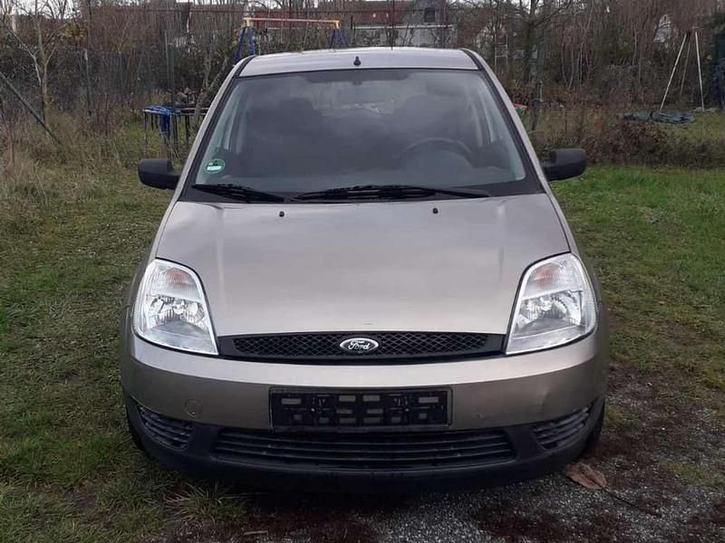 Silber Gebraucht 2005 Ford Fiesta Ambiente Limousine | 1.950 € (Fairer Preis) - Bild 1/4