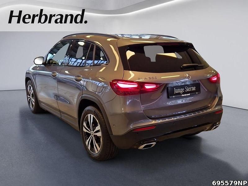 Gebraucht Mercedes GLA200 Progressive 163 PS (119 kW) 2024 Metalliclack mountaingrau SUV