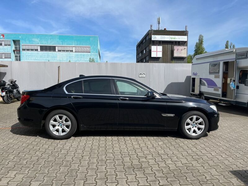 Second-hand BMW 730 245 CP (180 kW) 2011 Negru Berlinǎ