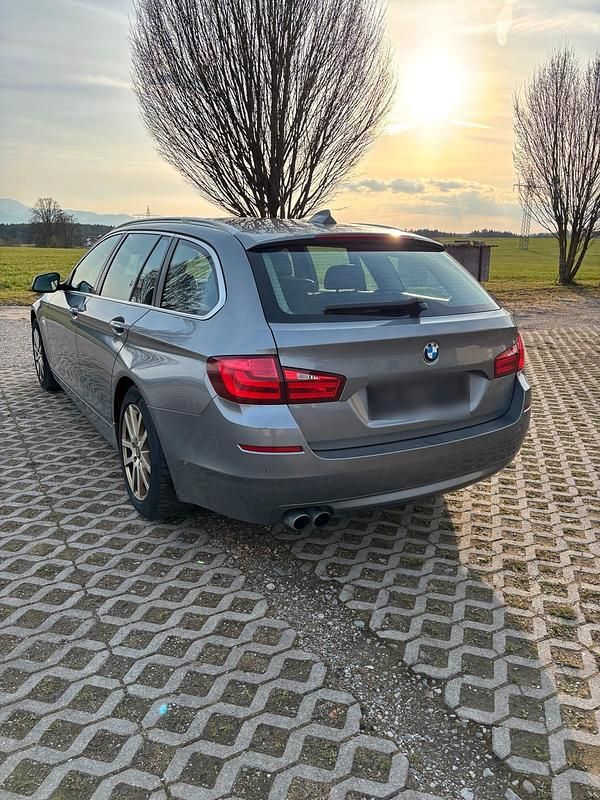 Gebraucht BMW 520 258 PS (189 kW) 2012 Grau Kombi