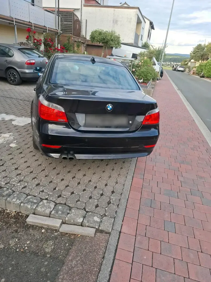 Gebraucht BMW 523 177 PS (130 kW) 2007 Schwarz Limousine