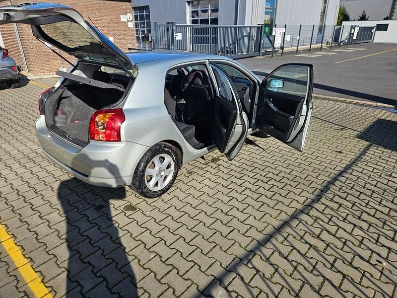 Gebraucht Toyota Corolla 99 PS (72 kW) 2006 Silber Kleinwagen