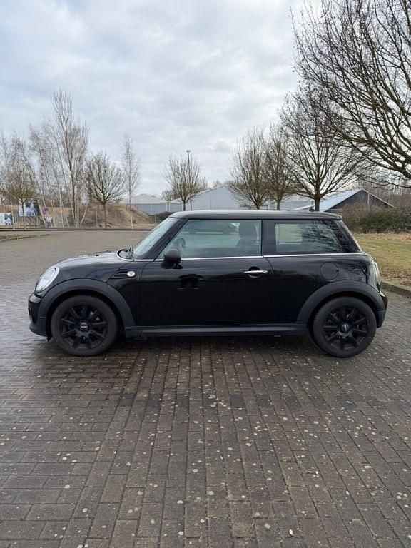 Gebraucht Mini ONE 98 PS (72 kW) 2010 Schwarz Kleinwagen
