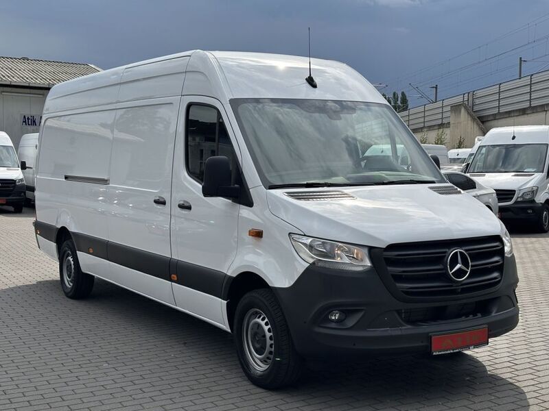 Arktisweiss (metallic) Gebraucht 2023 Mercedes Sprinter Van | 38.880 € (Guter Preis) - Bild 1/4