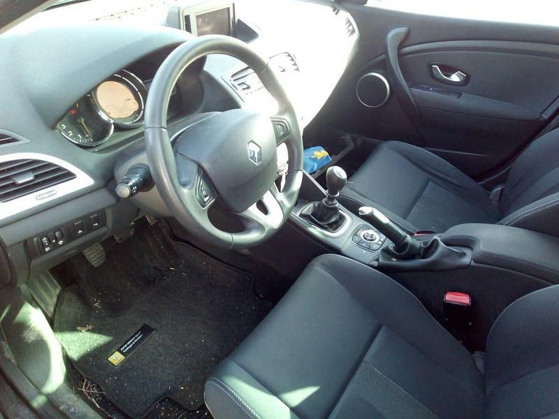 Gebraucht Renault Mégane III Dynamique 131 PS (96 kW) 2010 Schwarz Limousine