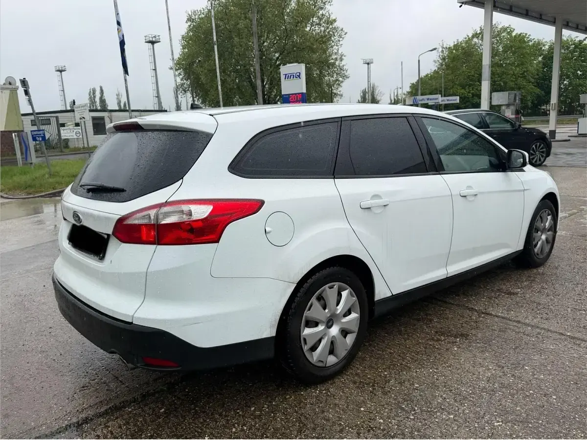 Używany Ford Focus 116 KM (85 kW) 2014 Biały Kombi