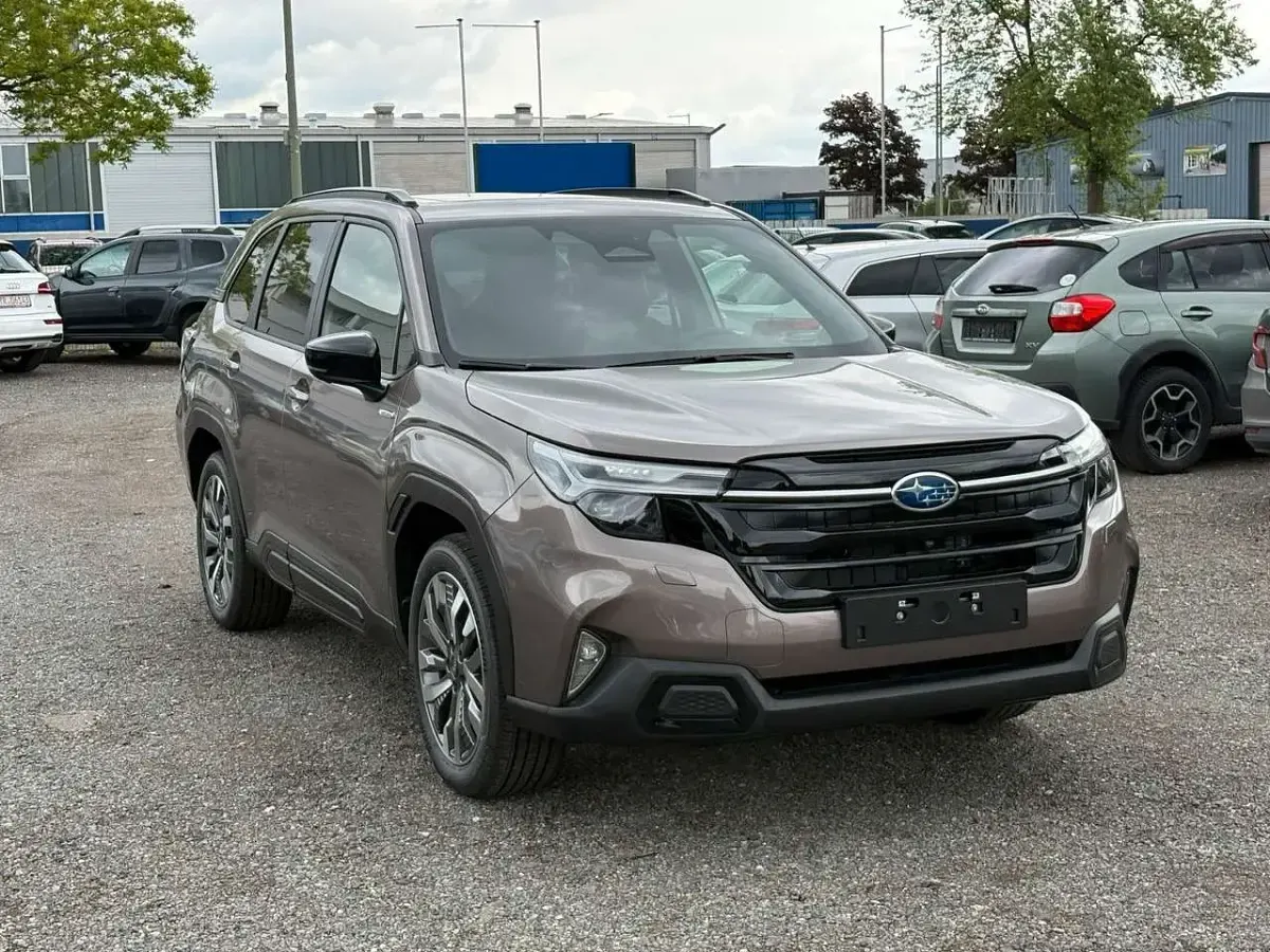 Neu Subaru Forester Platinum 136 PS (100 kW) 2025 Beige SUV