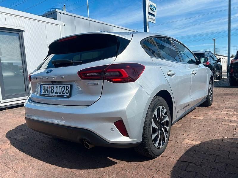Gebraucht Ford Focus Titanium 125 PS (91 kW) 2023 Silber Limousine
