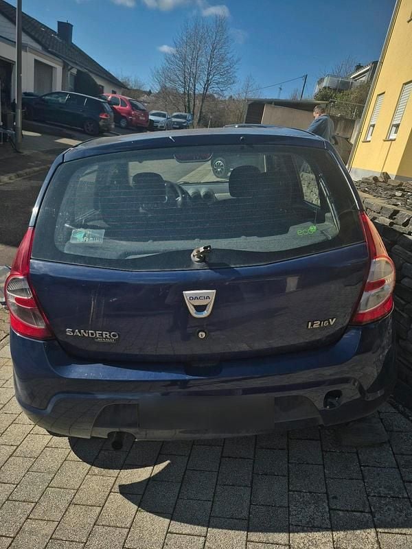 Second-hand Dacia Sandero 75 CP (55 kW) 2009 Albastru Hatchback