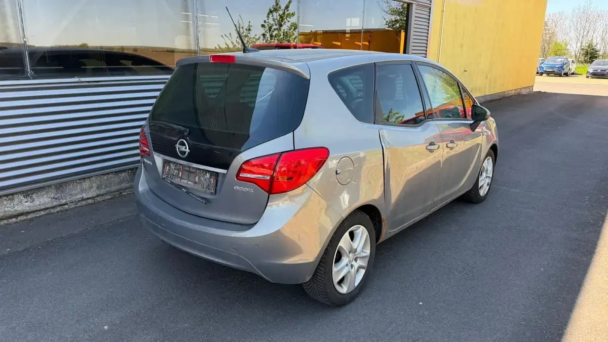 Używany Opel Meriva 120 KM (88 kW) 2011 Złoty Minivan