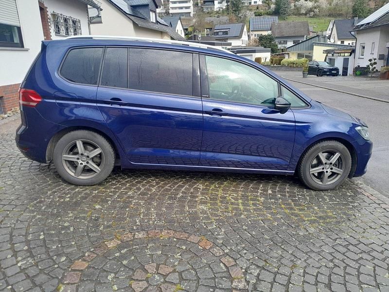 Gebraucht VW Touran 150 PS (110 kW) 2020 Blau Van / Kleinbus