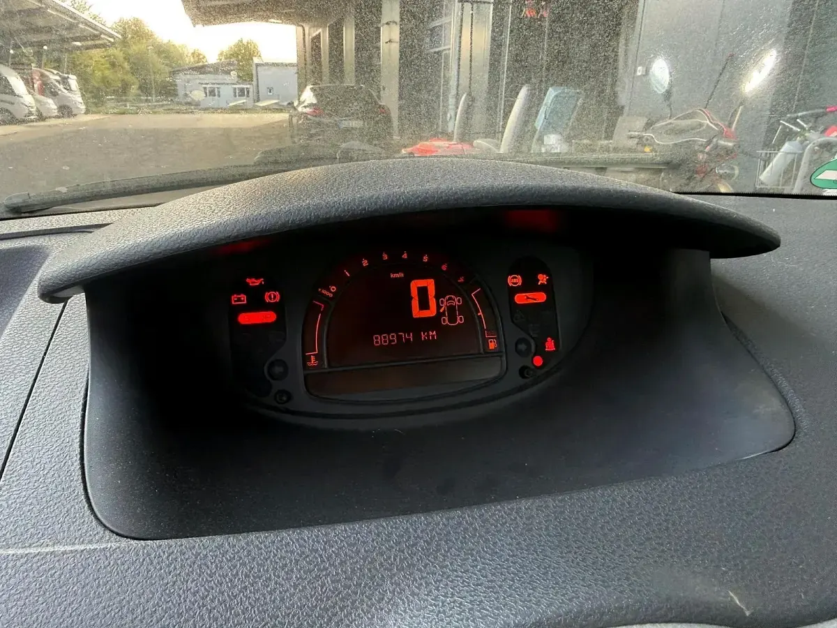 Używany Renault Modus 75 KM (55 kW) 2008 Szary Minivan