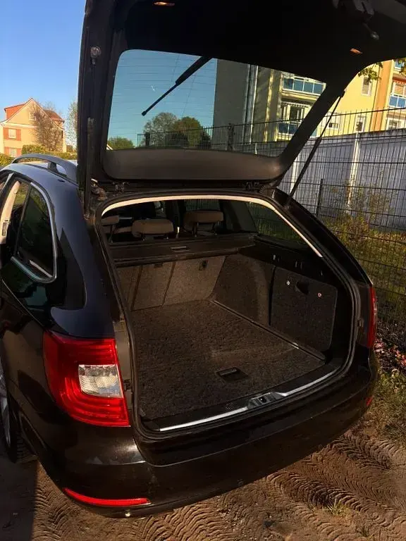 Gebraucht Skoda Superb 140 PS (102 kW) 2015 Schwarz Kombi