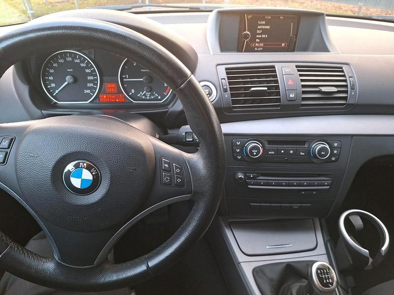 Schwarz Gebraucht 2010 BMW 116 Kleinwagen | 3.250 € (Etwas zu teuer) - Bild 1/4