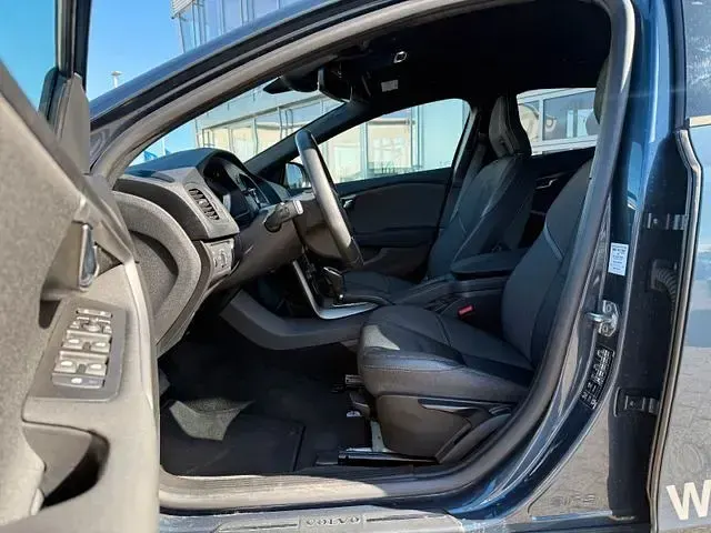 Gebraucht Volvo V40 CC Plus 152 PS (111 kW) 2019 Blau Kombi