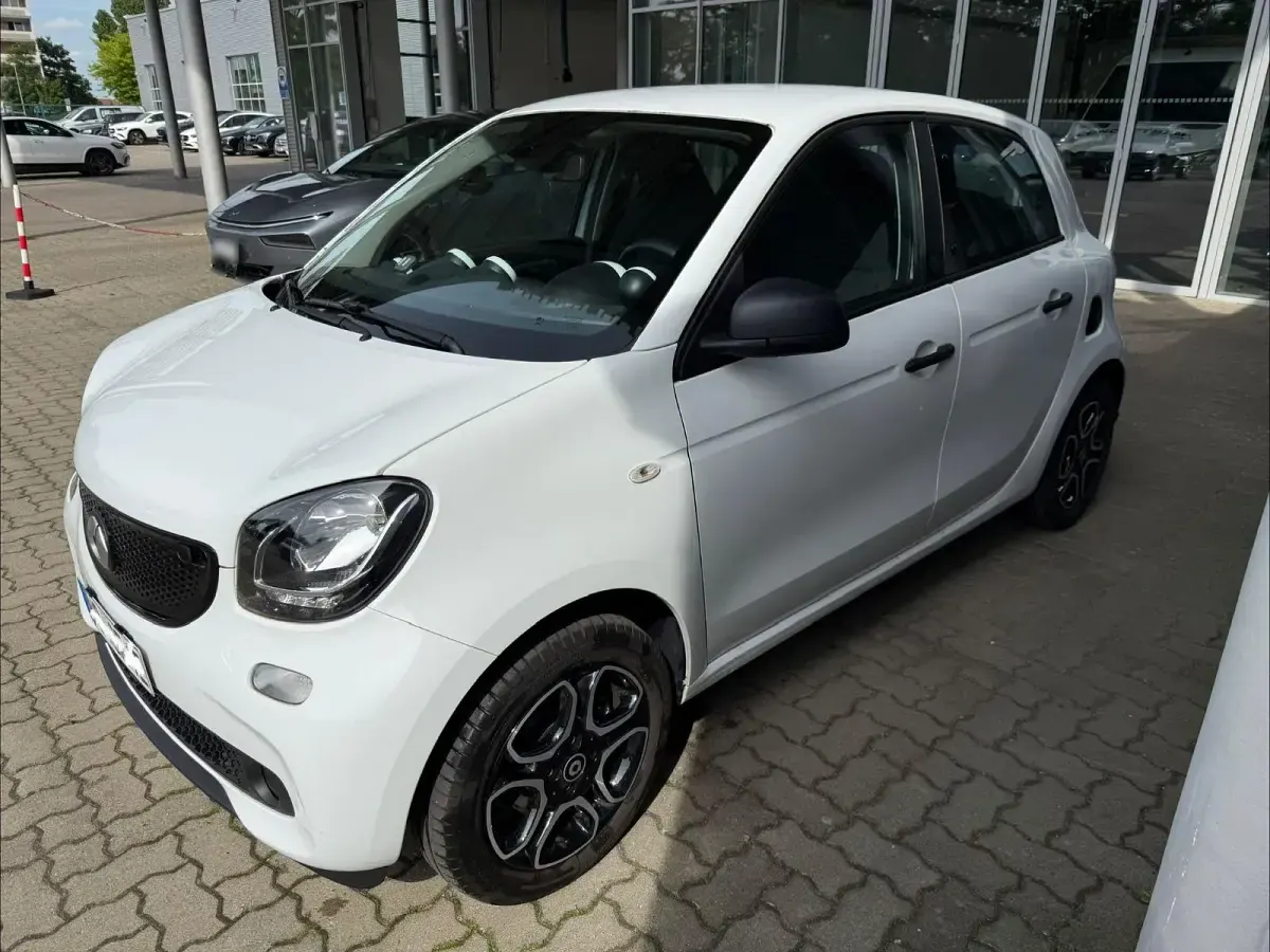 Gebraucht Smart ForFour Electric Drive 60 kW (82 PS) 2019 Weiß Limousine