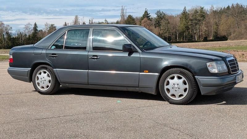 Gebraucht Mercedes E320 220 PS (161 kW) 1994 Schwarz Limousine