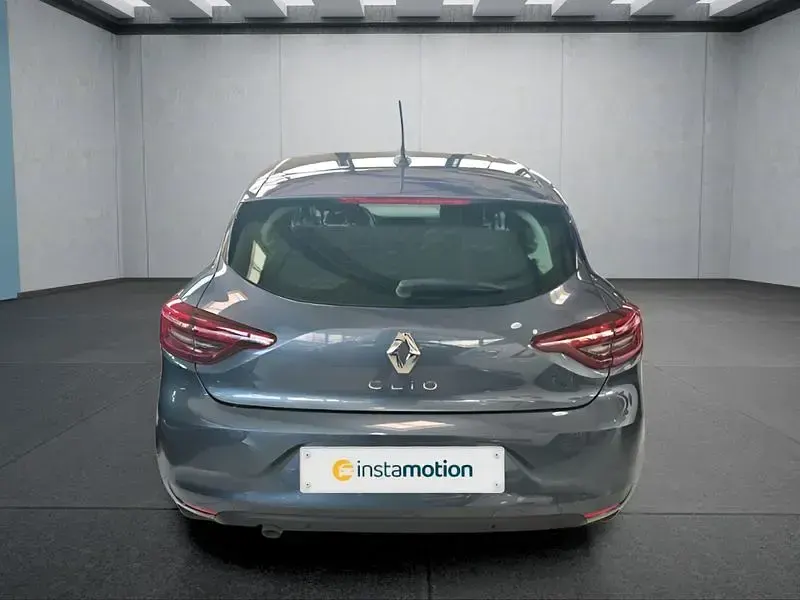 Używany Renault Clio V 67 KM (49 kW) 2022 Szary Hatchback