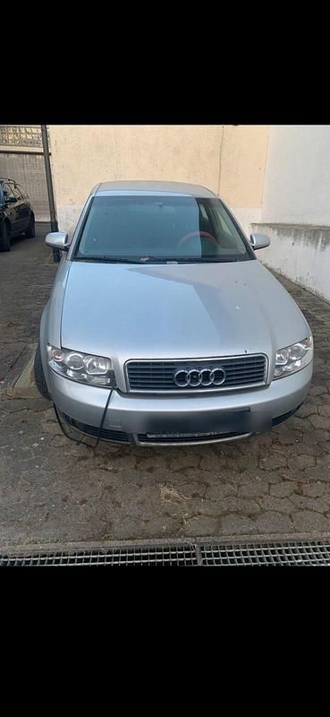 Silber Gebraucht 2002 Audi A4 Limousine | 800 € (Superpreis) - Bild 1/4