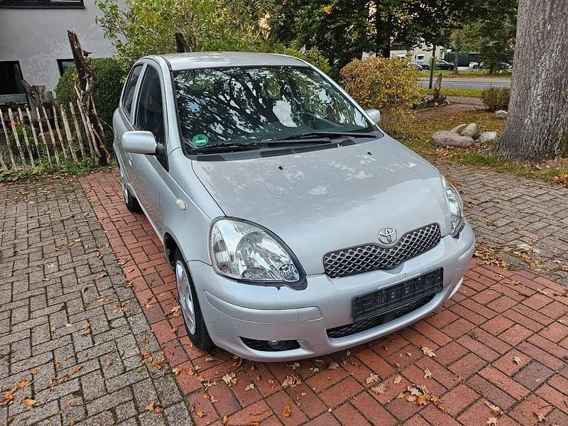 Silber Gebraucht 2005 Toyota Yaris Sol Limousine | 1.489 € (Guter Preis) - Bild 1/4